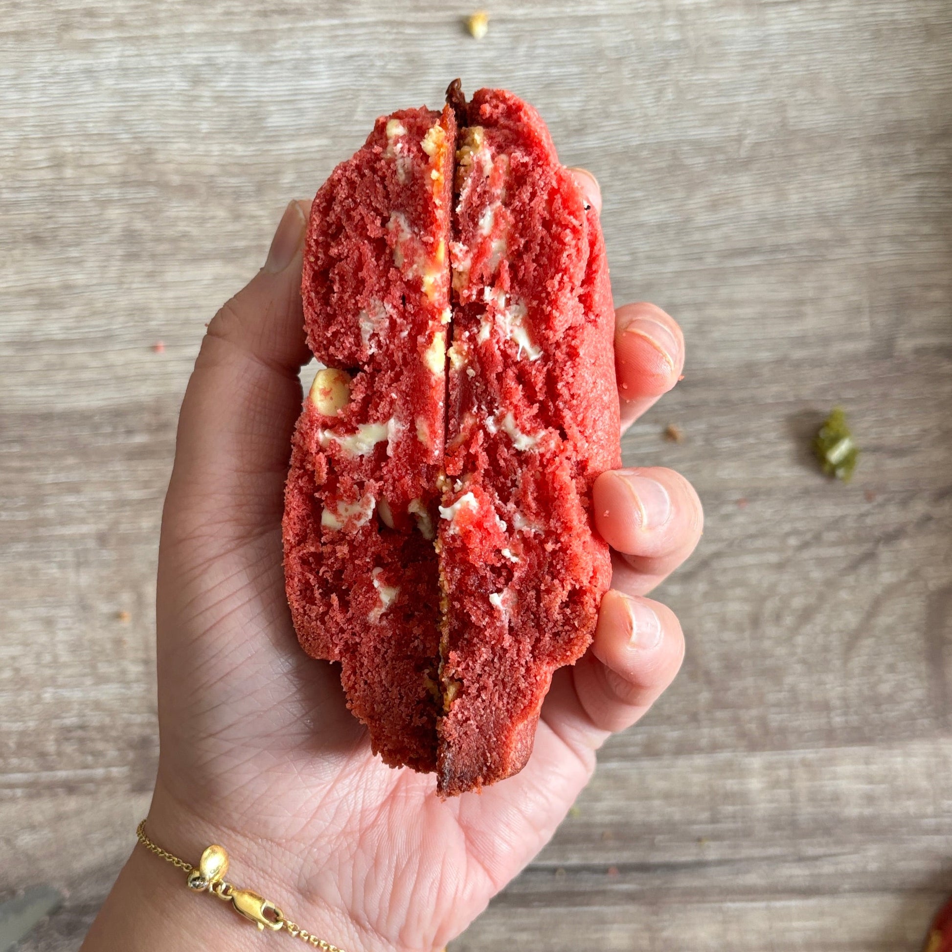 Red Velvet Cookies - Coffee y Crumbs 