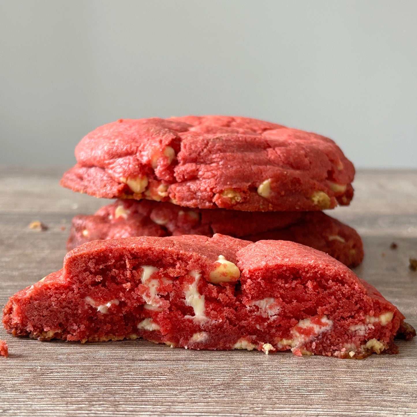 Red Velvet Cookies - Coffee y Crumbs 